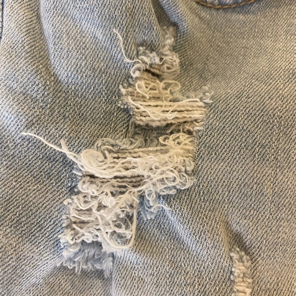 HOLLISTER Jean shorts size 7 - Picture 9 of 14